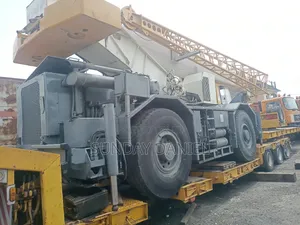 Caterpillar 45 Tone Motor Crane 4*4 Tokunbo