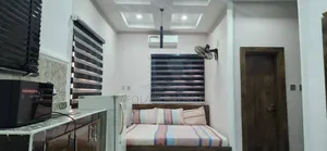 Room and Parlour for Short Let