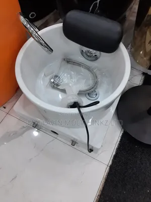 Modern Pedicure Bowl Round For The Exotic And Unique Salon