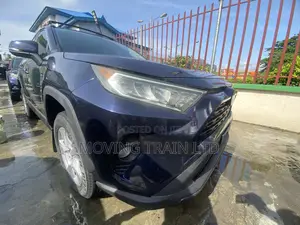 Toyota RAV4 2021 Blue