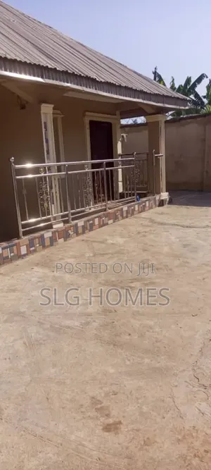 6bdrm Block of Flats in Atoko, Akure for sale