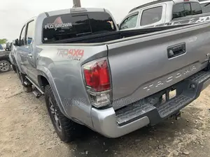 Toyota Tacoma TRD Sport 2018 Silver