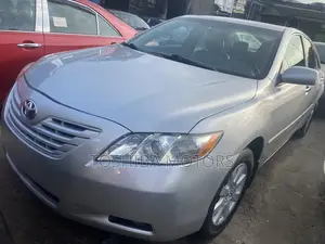 Toyota Camry XLE V6 4dr Sedan (3.5L 6cyl 6AM) 2009 Silver