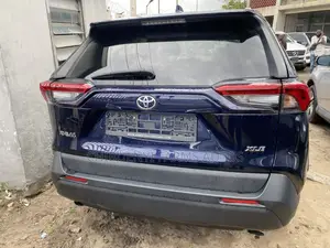 Toyota RAV4 2021 Blue