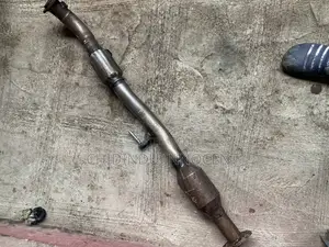 Center Catalyst Toyota Camry 2.4 2005 Model 4 Plug