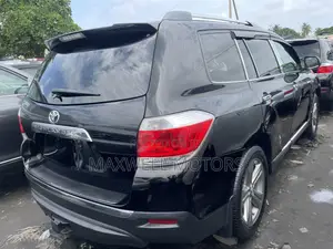 Toyota Highlander Limited 3.5l 4WD 2013 Black