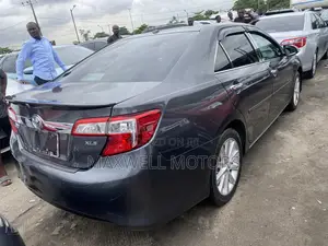 Toyota Camry XLE 4dr Sedan (3.5L 6cyl 6A) 2014 Gray