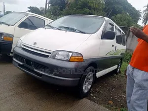 Toyota HiAce 2005 White