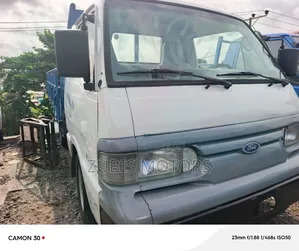 Ford Husky 2000 White
