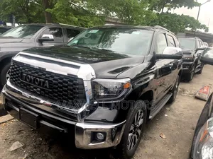 Toyota Sequoia Platinum 4dr SUV (5.7L 8cyl 6A) 2015 Black