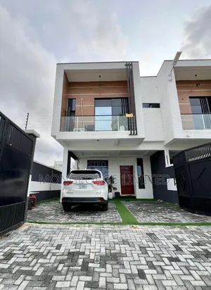 4bdrm Townhouse/Terrace in Ikota for sale