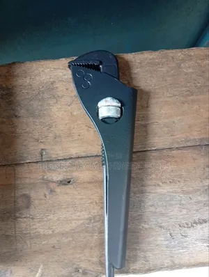 Footprint Wrench/ German Pipe Wrench 10"