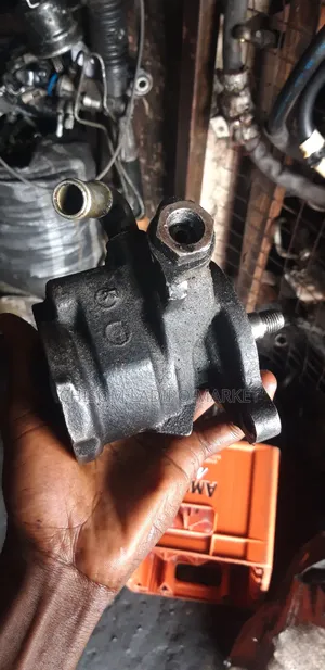 Power Steering Pump for Toyota Land Cruise 1998,2000 2001,02
