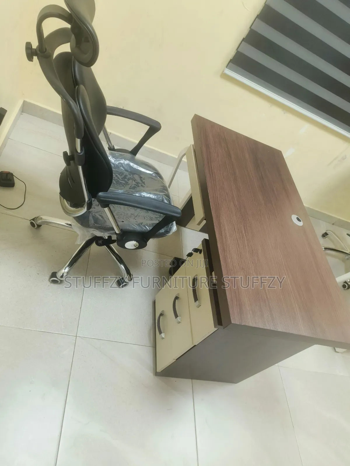Stuffzy Office Table