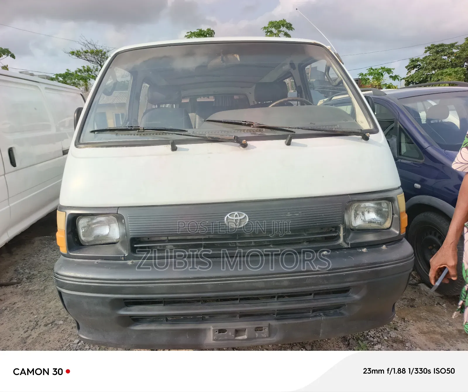 Toyota HiAce 2000 White