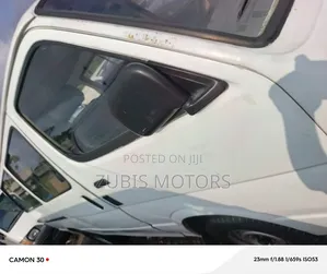 Toyota HiAce 2000 White