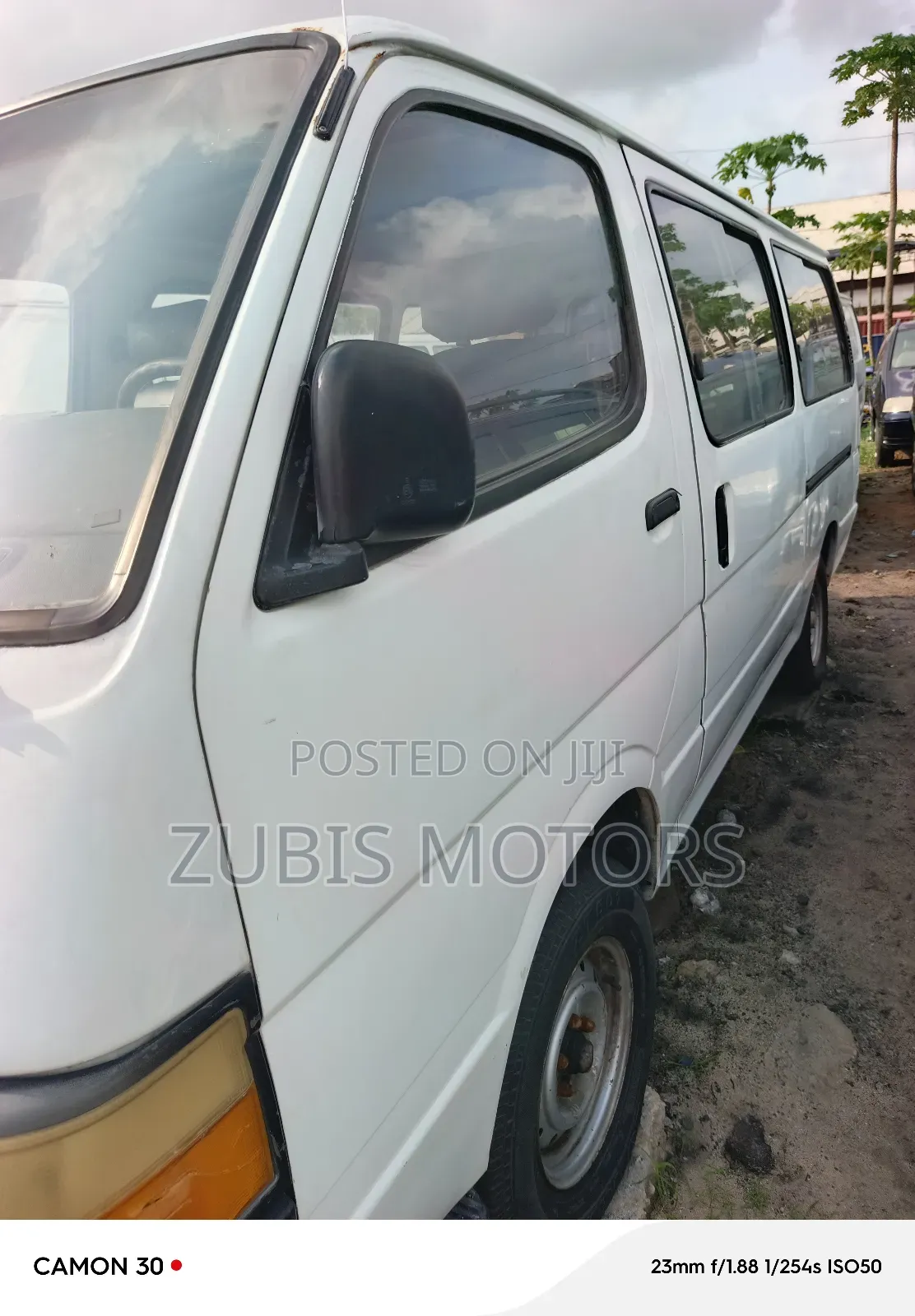 Toyota HiAce 2000 White