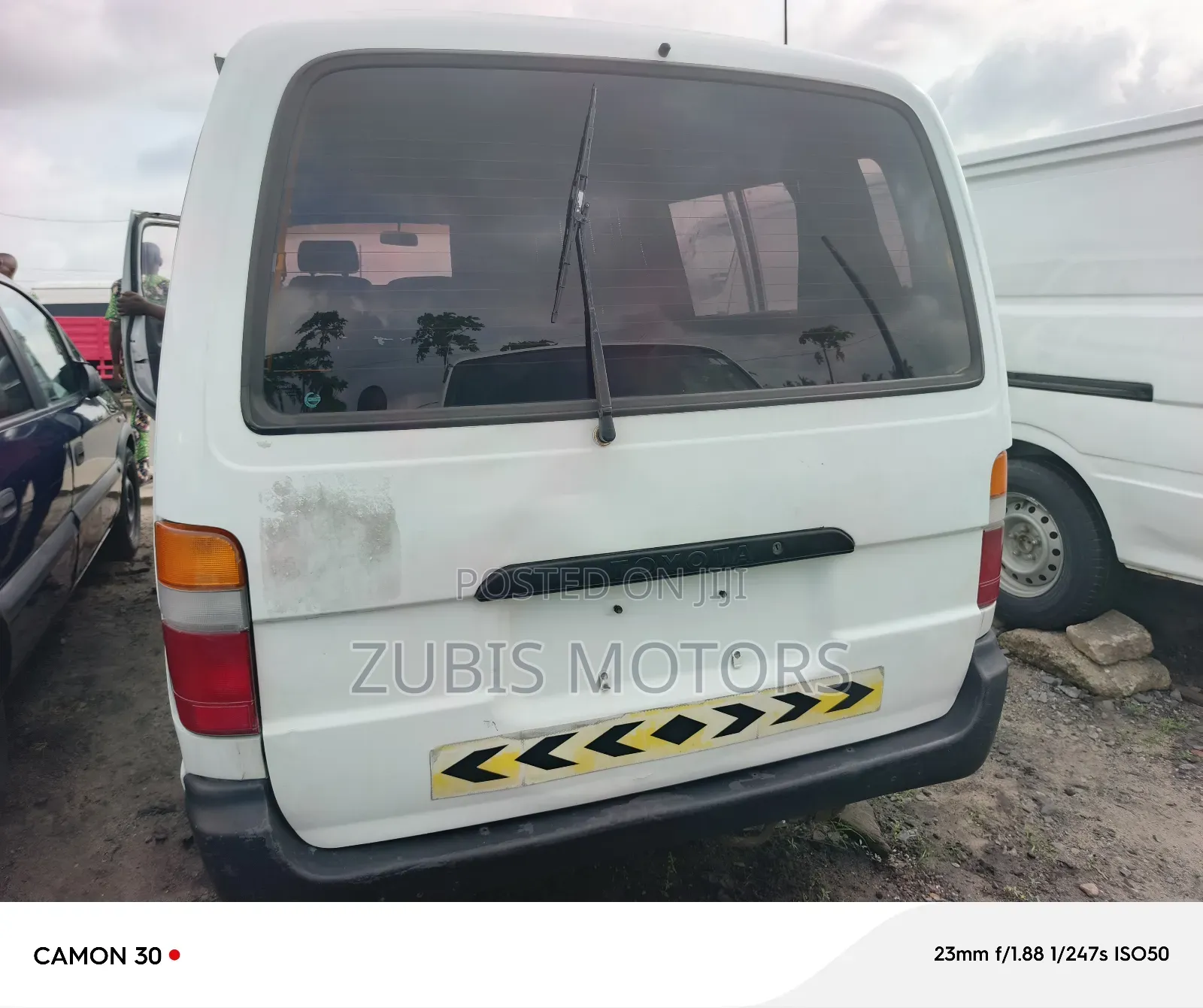 Toyota HiAce 2000 White