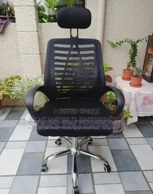 Swivel Office Chair With Headrest.