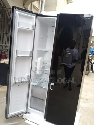 592l Capacity Hisense Two Door Refrigerator &Water Dispenser