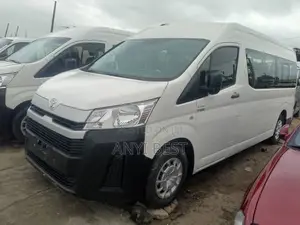 Toyota HiAce 2021 White