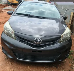 Toyota Yaris LE Hatchback 3dr 2012 Gray