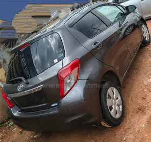 Toyota Yaris LE Hatchback 3dr 2012 Gray