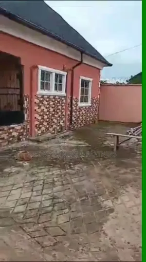 5bdrm Bungalow in Naze, Owerri, Imo for sale