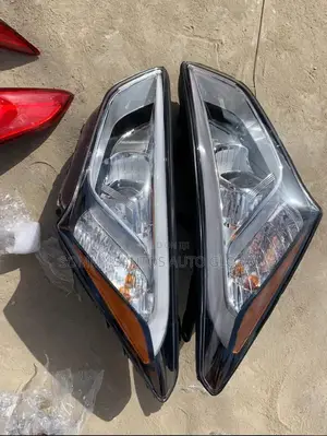 Hyundai Santafe 2014 Head Lamp Available
