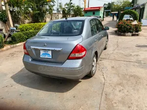 Nissan Versa 2010 Beige