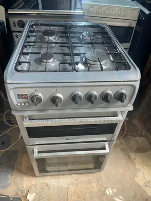 Hotpoint 60 by 50cm Standing Gas Cooker