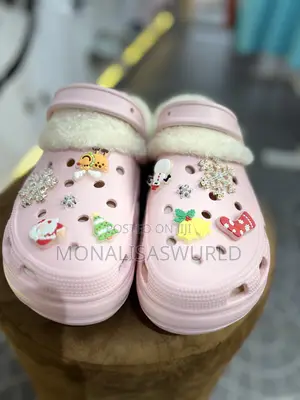 Thick Button Crocs With Accessories