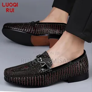 Classic Black Crocodile-Textured Loafers