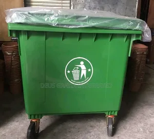 660 L Trash Can With 4 Legs