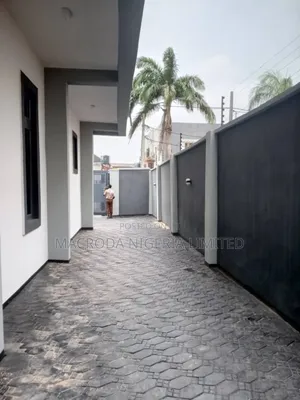 4bdrm Duplex in Ikeja for rent