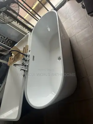 England White Bathtub With Tap 001