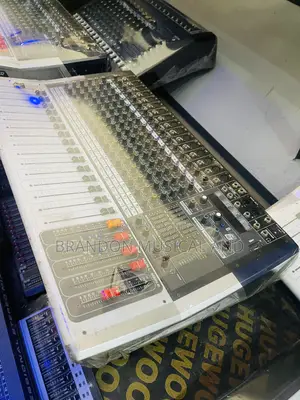 16 Channels Mixer