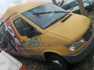 Mercedes-Benz Sprinter 2006 Yellow