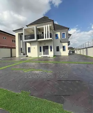 5bdrm Duplex in Oluyole for sale