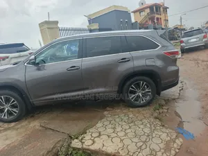 Toyota Highlander XLE V6 4x2 (3.5L 6cyl 6A) 2016 Gray