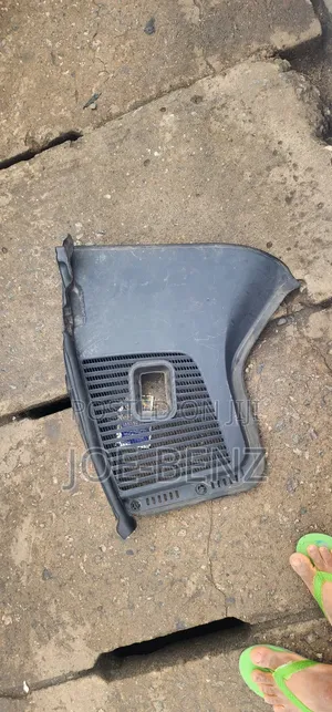 Glc300 2017 Passenger Side Battery Cover