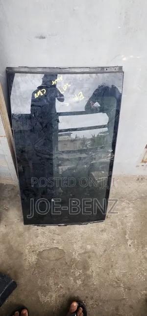 C300 2017 Back Roof Glass