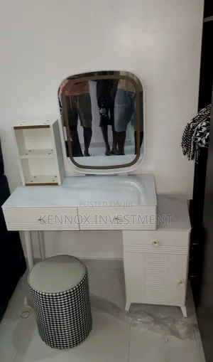 Foreign Makeup Mirror Stand