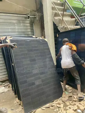 550watts 132cells Longi Half-Cut Full Black Solar Panels
