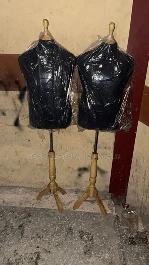 Male Wooden Head And Wooden Tripod Base Bodyform