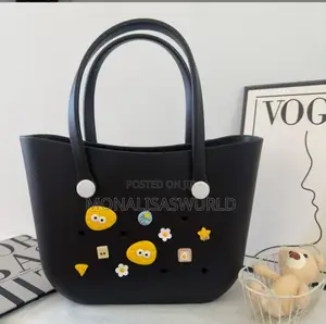 Spacious Beach Bag With Accessories
