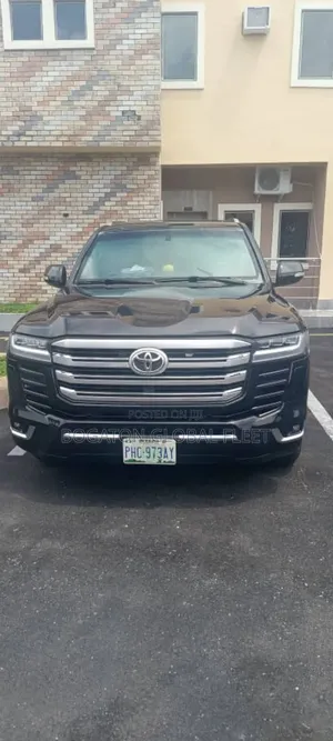Bulletproof Toyota Landcruiser for Rent (Upgraded to 2022)