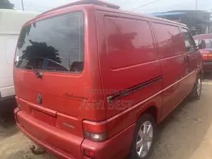 Volkswagen Transporter 2000 Red