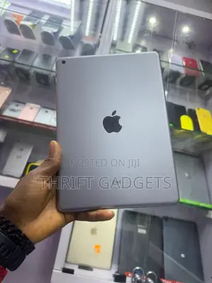Apple iPad 9.7 32 GB Gray