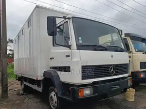 Mercedes Benz 814 German Truck European Specification 2004
